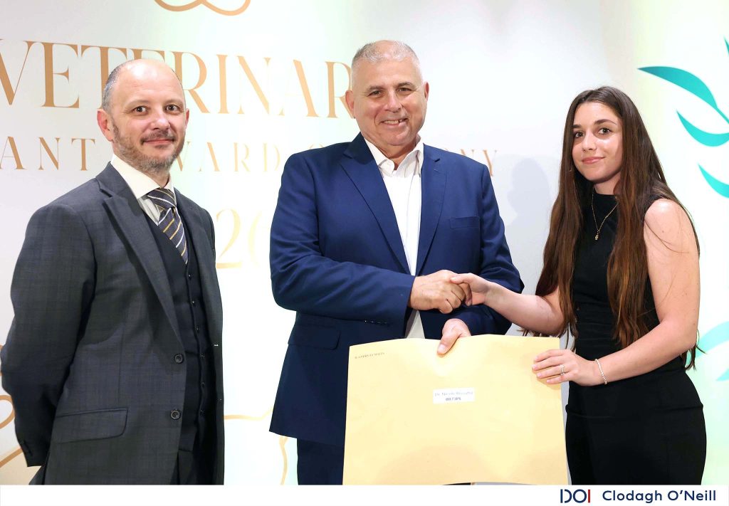 Warrant Award Ceremony for Veterinary Professionals